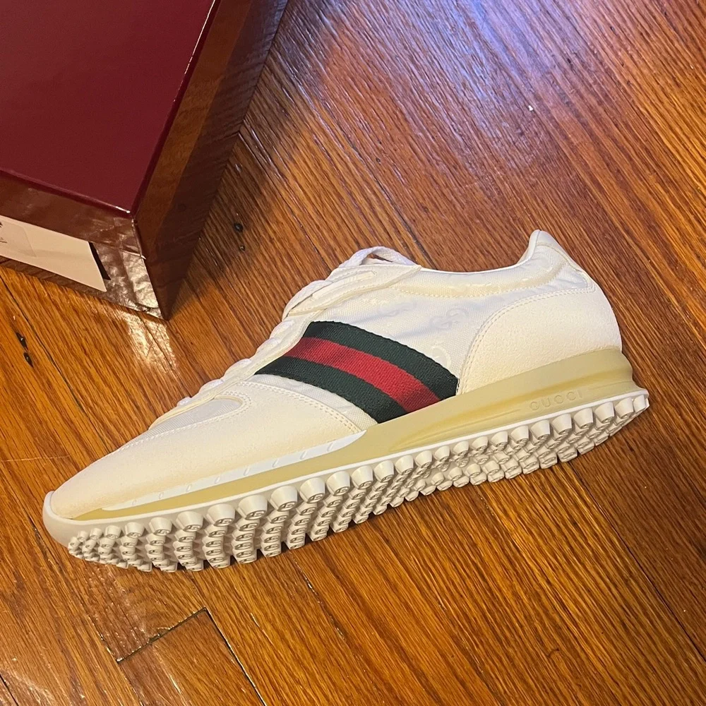 Gucci White Sneakers with Red & Green Web Stripe - Picture 2 of 5